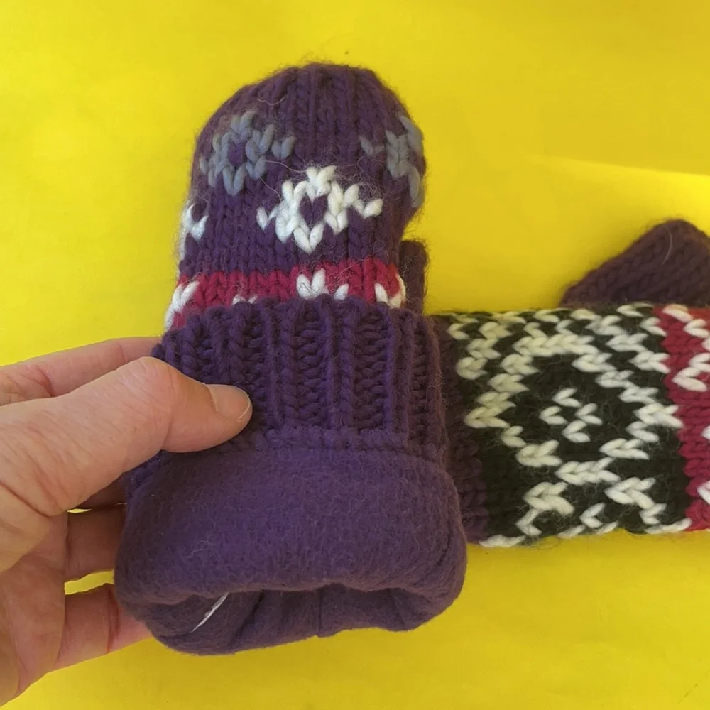 New vintage multicolored knitted mittens